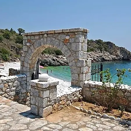 Ξενοδοχείο Lalloudes Seaside 3*